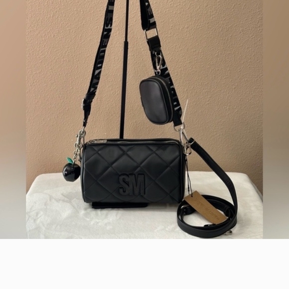 Steve Madden Handbags - Steve Madden Black Quilted Crossbody Bag